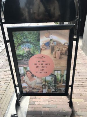 An overview of the cafe  at Bluebirds in the Backyard in Dordrecht