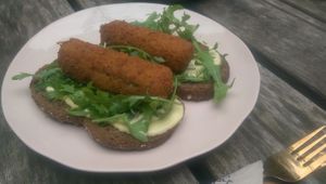 Vegan croquettes on bread at Bluebirds in the Backyard in Dordrecht
