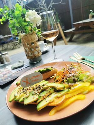 Altijd weer een feestje! 🤍 at Bluebirds in the Backyard in Dordrecht