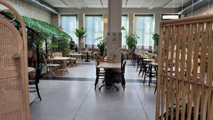 Binnen at Bluebirds in the Backyard in Dordrecht