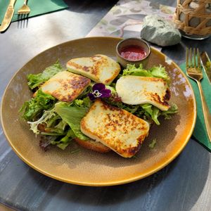 Halloumi & Strawberry Mint at Bluebirds in the Backyard in Dordrecht