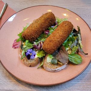  at Bluebirds in the Backyard in Dordrecht