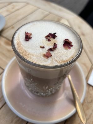 Cinnamon Chocolate Latte + espresso 6€  at Bluebirds in the Backyard in Dordrecht