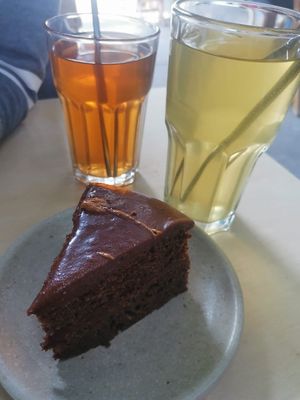 Pastel de chocolate con crema de Almendra. at Café Vegetal in Mexico City