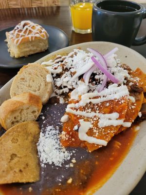 Paquete chilaquiles con deshebrada at Café Vegetal in Mexico City