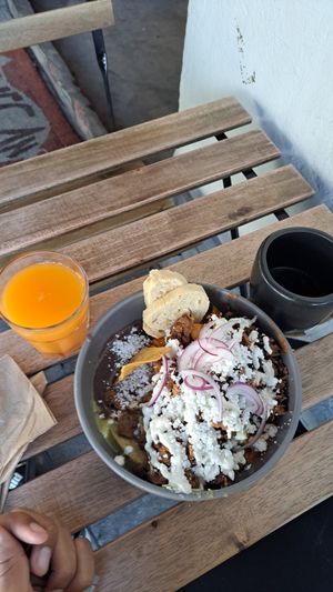 Chilaquiles de salsa Roja y verde at Café Vegetal in Mexico City