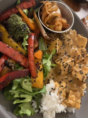 El bowl de spicy tofu  at Café Vegetal in Mexico City