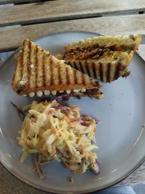 Tostado pulled no-pork (creo que así se llama) Está muy bueno. at Café Vegetal in Mexico City