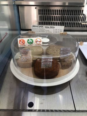 quesos veganos at Dulce Natural in Lanzarote
