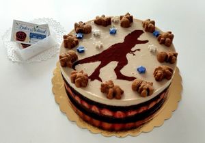 Banana and chocolate vegan cake, with strawberry. 🦕🦖 Sugar free at Dulce Natural in Lanzarote