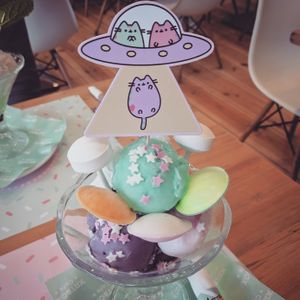 Pastel Pusheen vegan sundae (blue banana, pink lemonade and blueberry) at ARTBOX in Brighton