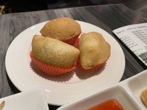 I don’t know, but it’s good! at Bǎo Dá Gǎng Shì Chá 寶達港式茶 in Taichung