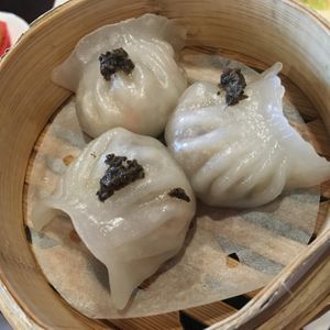 Truffle dumplings at Bǎo Dá Gǎng Shì Chá 寶達港式茶 in Taichung