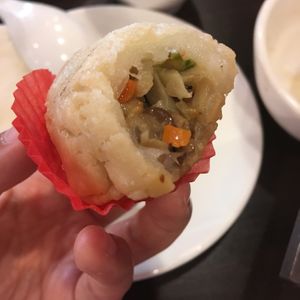 Cross-section of salty dumpling at Bǎo Dá Gǎng Shì Chá 寶達港式茶 in Taichung