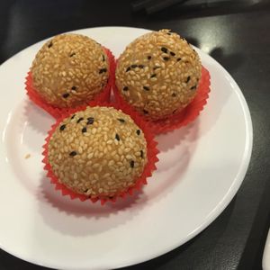 Sesame balls at Bǎo Dá Gǎng Shì Chá 寶達港式茶 in Taichung