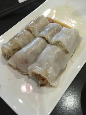 Crunchy mixed mushroom rice noodle roll at Bǎo Dá Gǎng Shì Chá 寶達港式茶 in Taichung