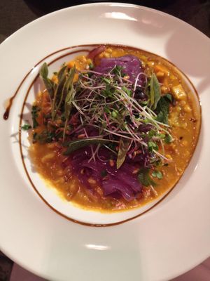 das vegane Hauptgericht vom Menü (Curry mit Kichererbsen, Mören, Fenchel und Glasnudeln) at Grünzeug in St Leonhard Im Pitztal