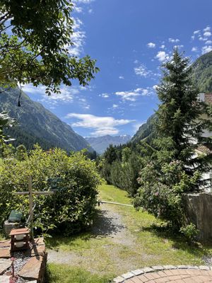 Aussicht von der Terrasse   at Grünzeug in St Leonhard Im Pitztal