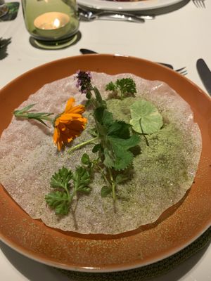 Veggie and bean goulash with a white something on top of it at Grünzeug in St Leonhard Im Pitztal