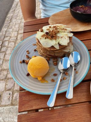 Pancakes with caramel, apple slices and mango sorbet at Sugar Rabbit Kaffé in Albufeira