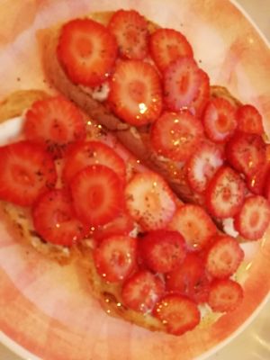 Strawberries and cream cheeze on toast at Sugar Rabbit Kaffé in Albufeira