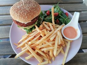 Sriracha burger at Sugar Rabbit Kaffé in Albufeira