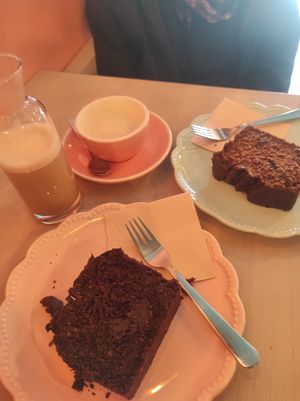 Banana bread, chocolate banana bread and chai latte at Sugar Rabbit Kaffé in Albufeira