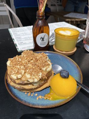 Pancakes Pea-Bananuts, Golden Milk (with Oatmilk)  at Sugar Rabbit Kaffé in Albufeira