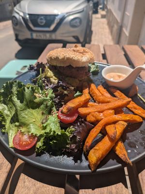Sriracha burger at Sugar Rabbit Kaffé in Albufeira