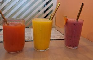 3 drinks from left to right: strawberry lemonade, exotic Juice, Dragon kick (Shake made of fresh fruits and coconut milk) at Sugar Rabbit Kaffé in Albufeira