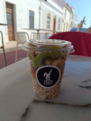 Overnight oats at Sugar Rabbit Kaffé in Albufeira