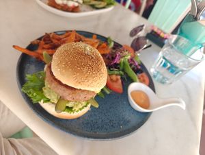 Shriracha burger at Sugar Rabbit Kaffé in Albufeira