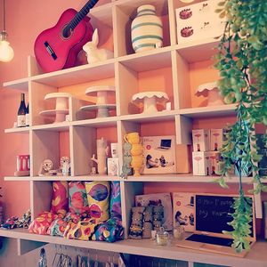 Sabiam que a Sugar Rabbit tem um espaço de loja?
Venham conhecer!
Recebemos peças de criadores e artistas nacionais, bem como marcas de design, cerâmica e bikinis. at Sugar Rabbit Kaffé in Albufeira