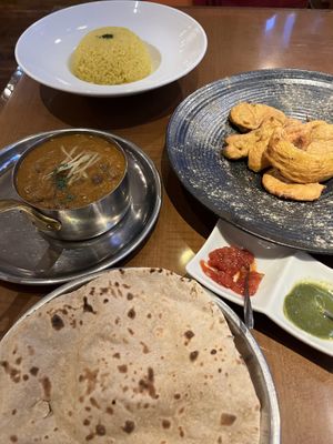 Chana masala, turmeric rice, chappati, veg pakora   at Kanak in Hiroshima