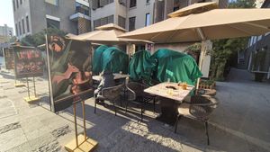 Terrace seating at Yangege 焱格格蔬食料理火锅 in Shanghai