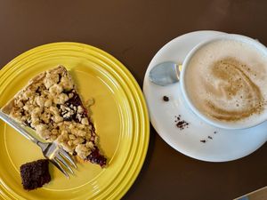 Flat White mit Hafermilch  at Heinrichs Plant-based Kitchen in Paderborn