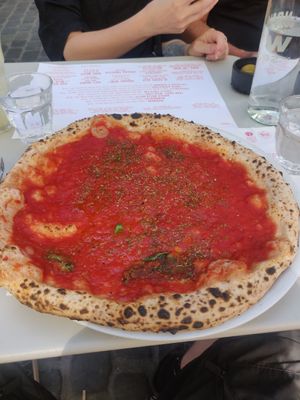 Pizza Marinara at NONA Pizza in Brussels