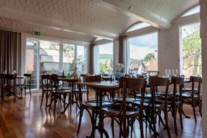 The restaurant is bright and flooded with light, very nice. at Trudelkeller in Baden