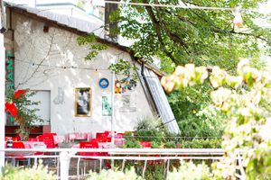 The restaurant has a beautiful garden, very calm and with no traffic noise. at Trudelkeller in Baden