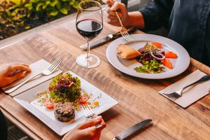 Vegan Samosas and Vegan Eggplant Tartar at Trudelkeller in Baden