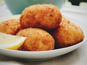 Croquettes (like deep fried mashed potatoes). It is developed for vegetarians !! at Kitano in La Marsa
