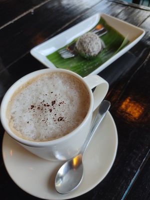Latte and snowball chocolate ball at Mr Green in Chiang Mai