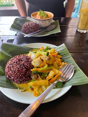 Stir fry curry, Tom yum with coconut milk (they have an option without coconut milk too), passion fruit smoothie  at Mr Green in Chiang Mai