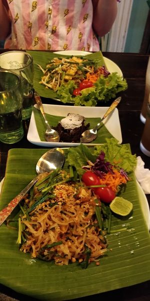 2 vegan Pad Thai, Chocolate brownie and 2x Ice Coffee at Mr Green in Chiang Mai