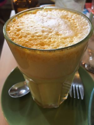 Golden milk mit Sojamilch  at Miss Green Bean in Potsdam