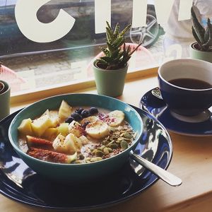 vegan porridges with fresh fruits and seeds at Miss Green Bean in Potsdam