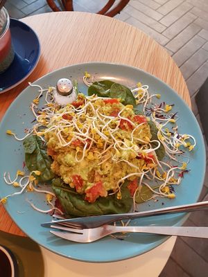 Avocado Tomate auf Bauernbrot at Miss Green Bean in Potsdam