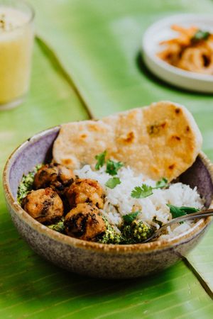 Palak, curri made with spinach and tomato, served with hibiscus flower croquettes, basmati rice and naan at Naan in Mexico City