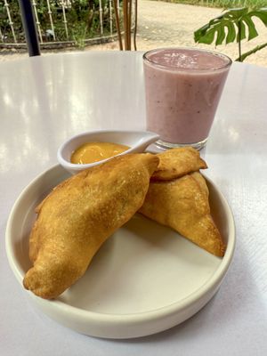 Samosas and lassi   at Naan in Mexico City
