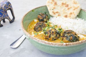 Mutter: curri a base de jitomate y nuez de la India, acompañado de koftas de espinaca y tofu at Naan in Mexico City